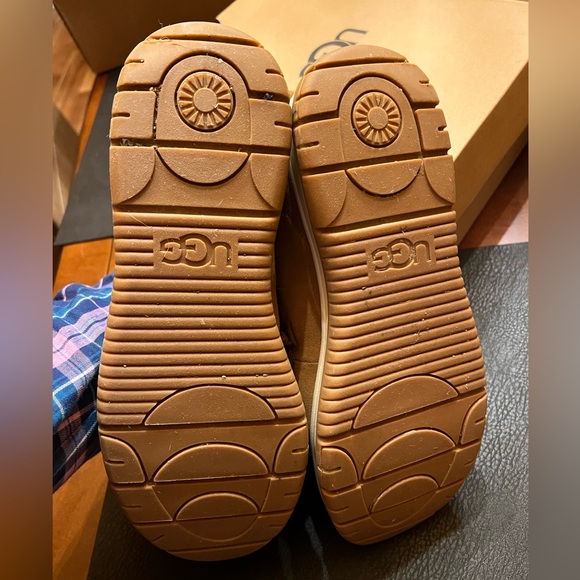 Ugg Women’s Size 11 Suede Shearling Lace-Up Boots - Tan - Picture 7 of 8